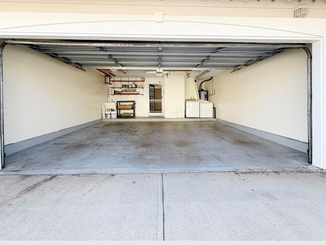 Building Photo - 91-1031 Kaimalie St #4K5