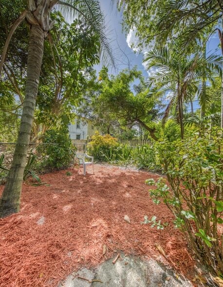 Building Photo - 519 S M St