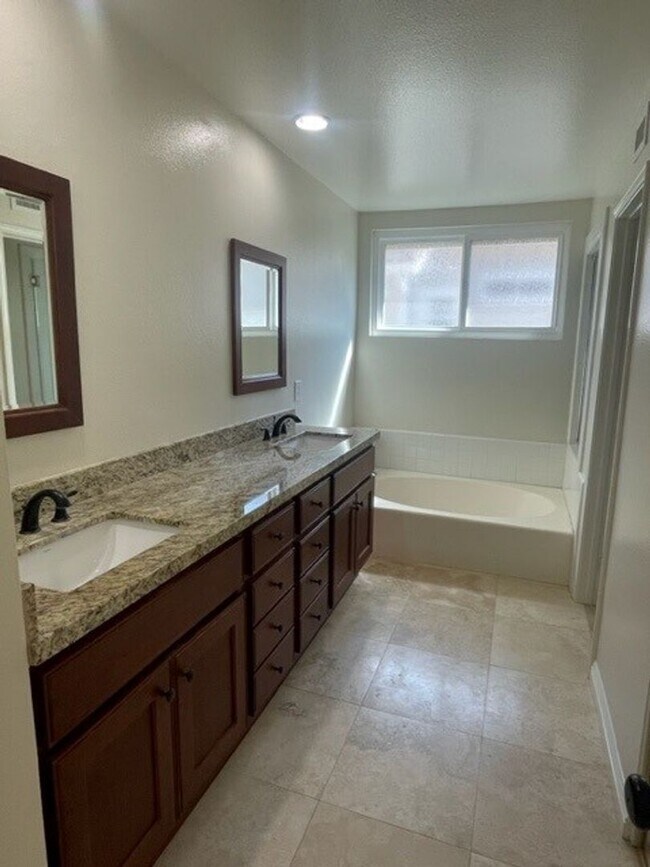 Building Photo - 12015 River Grove Ct