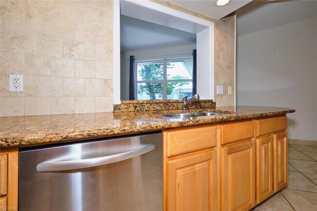 Building Photo - 2614 SE 12th Pl