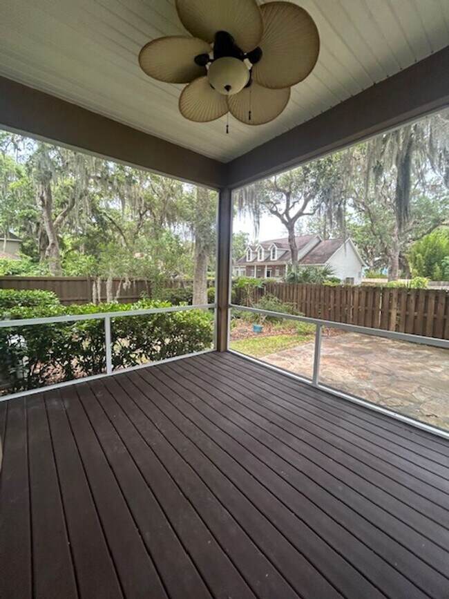 Building Photo - Spacious Single Family Home with Great Backyard!