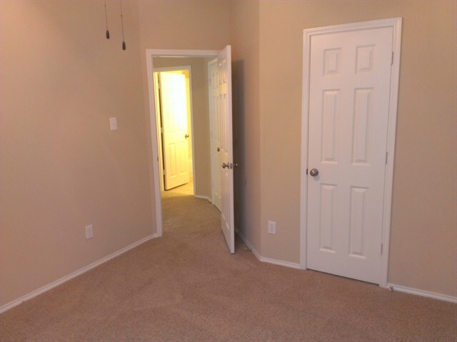 Building Photo - 5004 Birchwood Dr