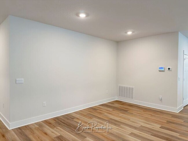 Building Photo - 6052 Rutherford Lp