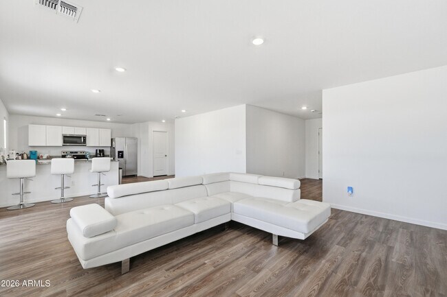 Building Photo - 15610 S Moon Valley Rd