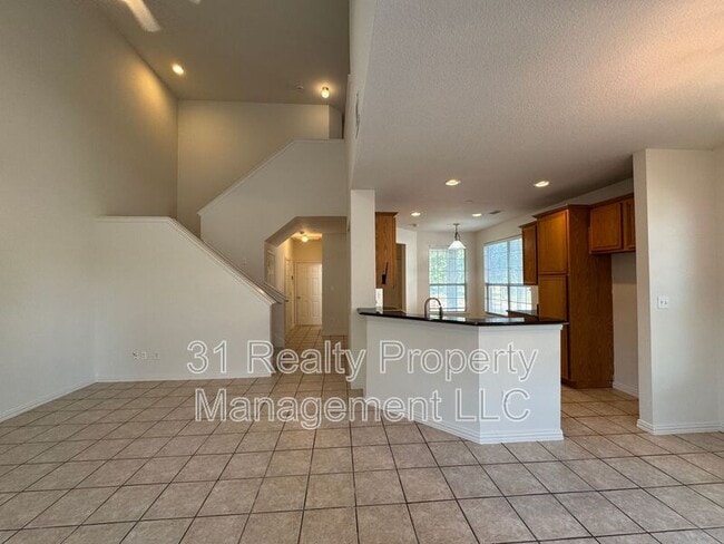 Building Photo - 900 Englewood Ln