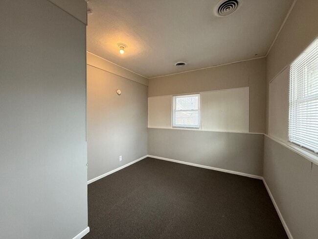 Building Photo - 1441 W Macon St