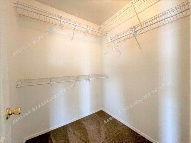 Building Photo - 2417 S 90th Glen