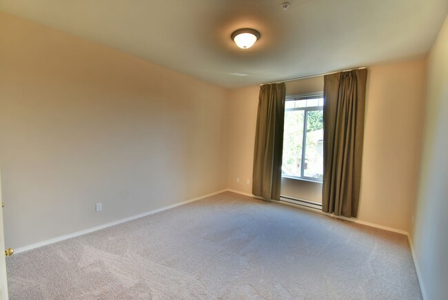 Building Photo - 2bd/1ba Lynnwood Condo