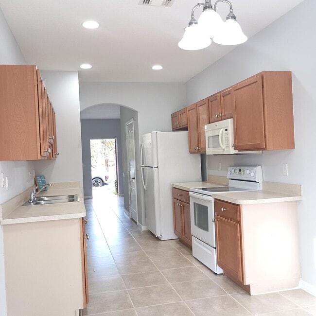 Building Photo - 2410 SE Santos Dr