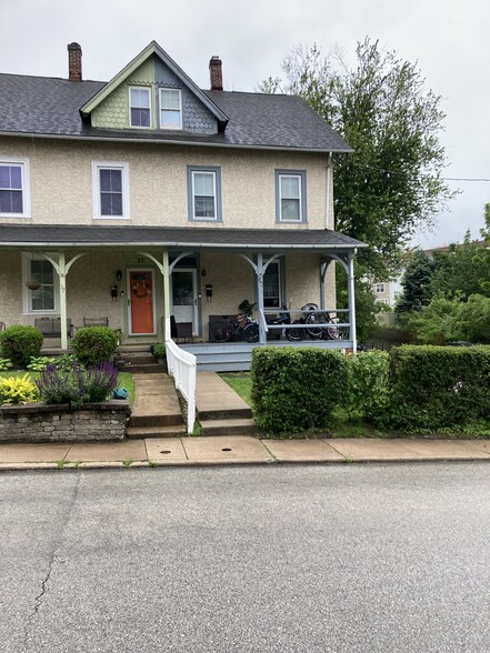House of right - 39 S Merion Ave