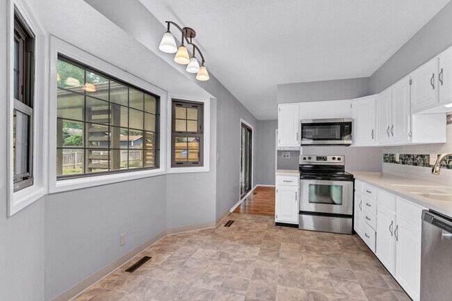 Building Photo - 1306 Brookfield Ln