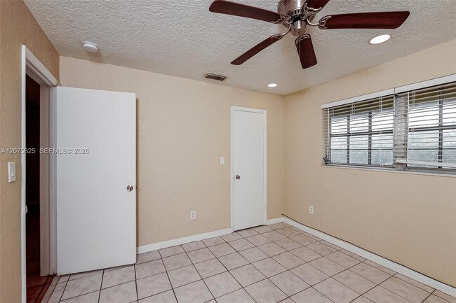 Building Photo - 7518 NW 42nd Dr