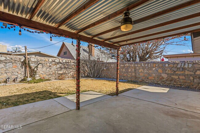 Building Photo - 5713 Creston Ave