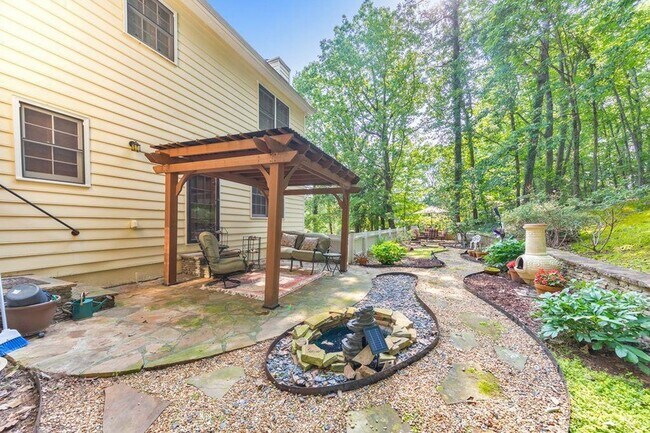Building Photo - 1502 Rockcrest Way