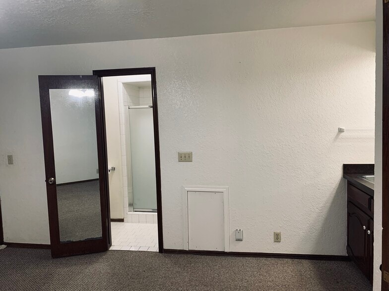 Building Photo - 2111 NW 117th St