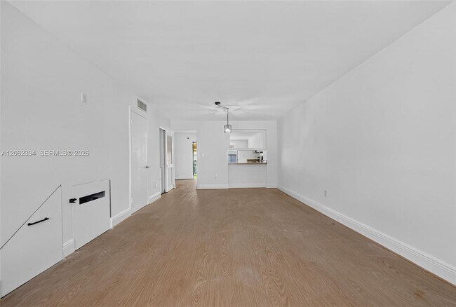 Building Photo - 10206 SW 77th Ct