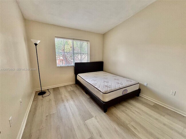 Building Photo - 3481 Briar Bay Blvd
