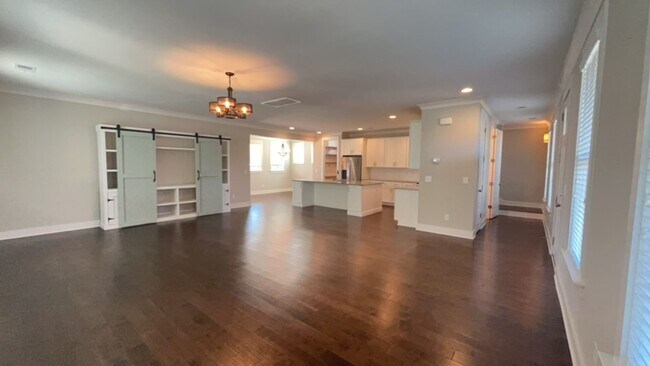 Building Photo - Beautiful Home in Summers Corner