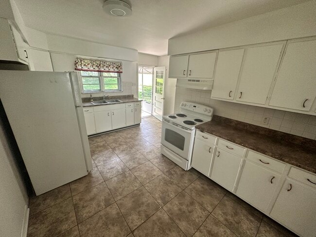 Building Photo - 242 Ries Rd