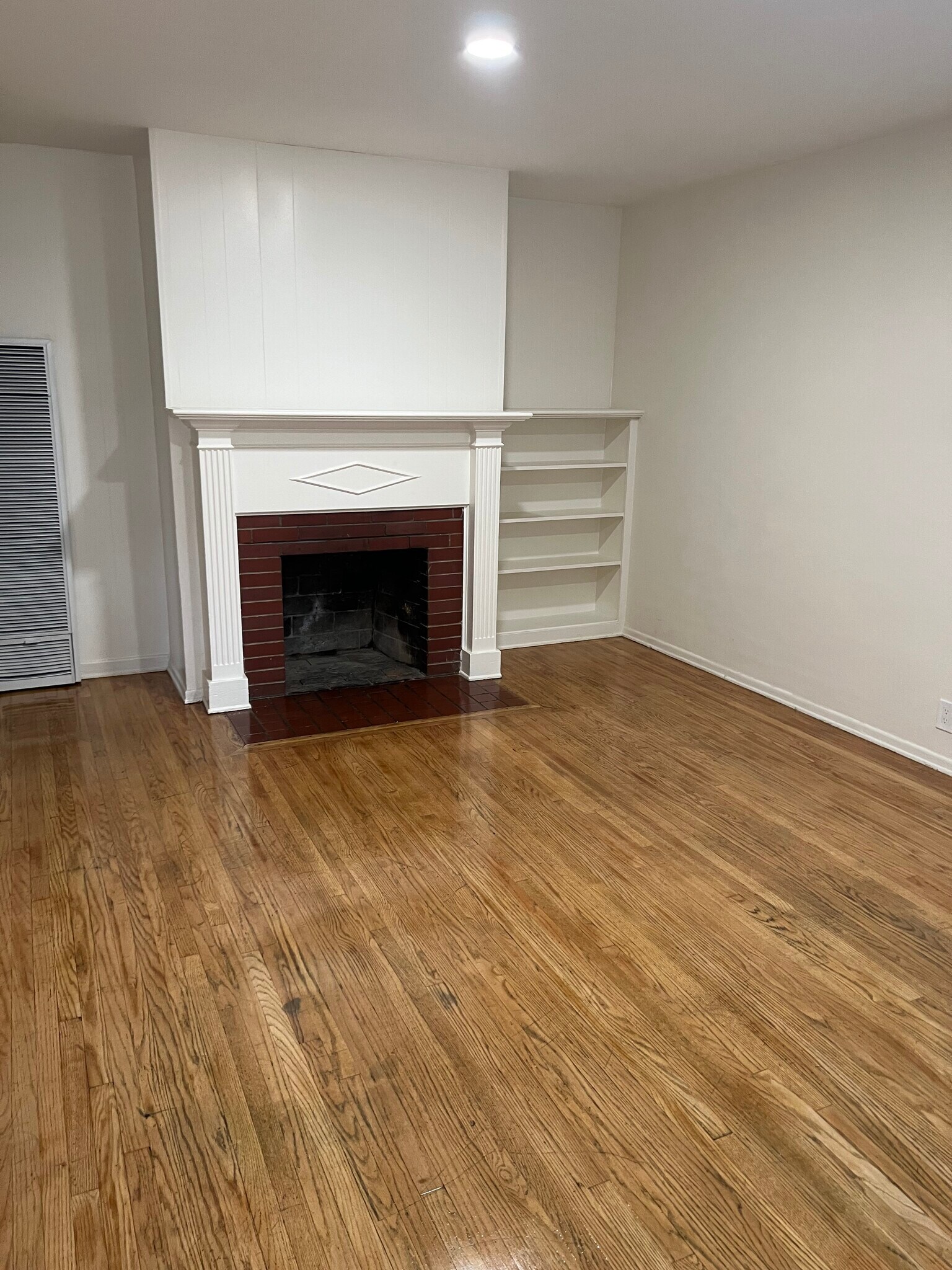 Building Photo - 6546 Hazeltine Ave