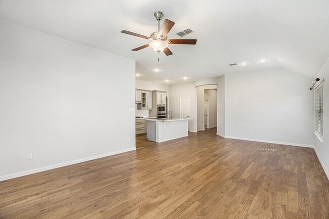 Building Photo - 2805 Chestnut Ln