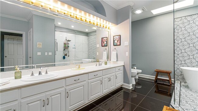 Building Photo - 19 S Col Rowe Blvd