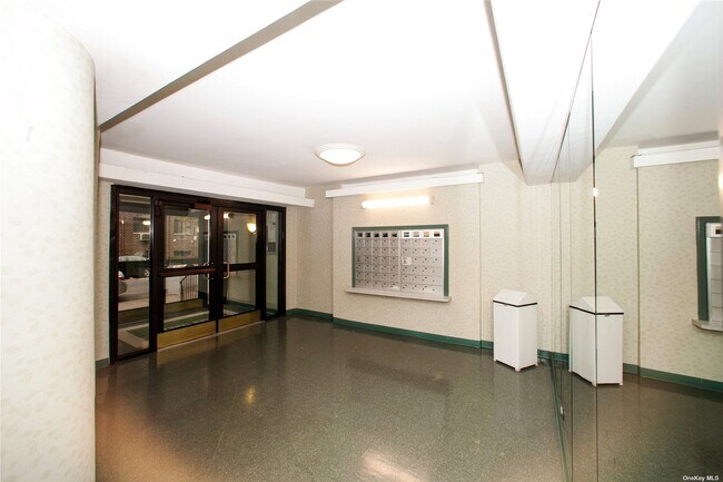 Building Photo - 98-34 63rd Dr