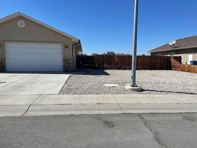 Building Photo - Gorgeous 3 bedroom in Fallon