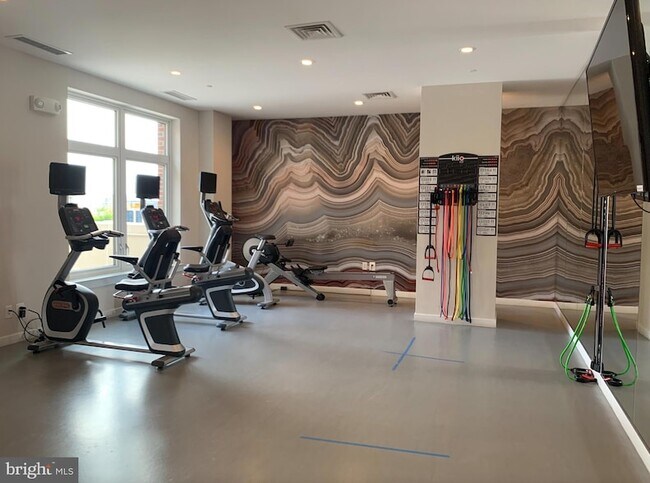 Building Photo - 4915 Hampden Ln