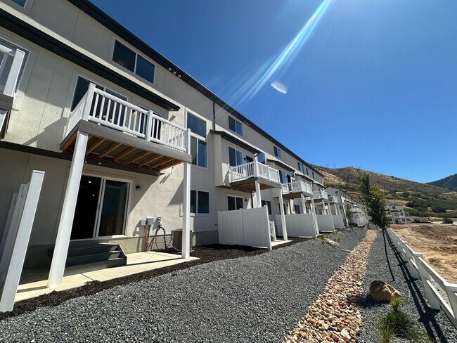 Building Photo - 5280 Acacia Dr