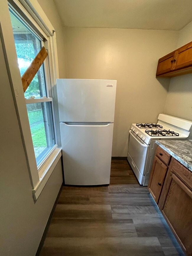 Building Photo - Lovely two bedroom, 1 bathroom Townhome on...