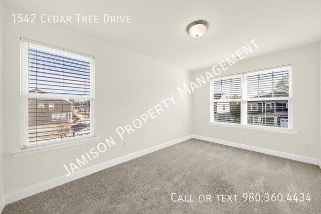 Building Photo - 1542 Cedar Tree Dr