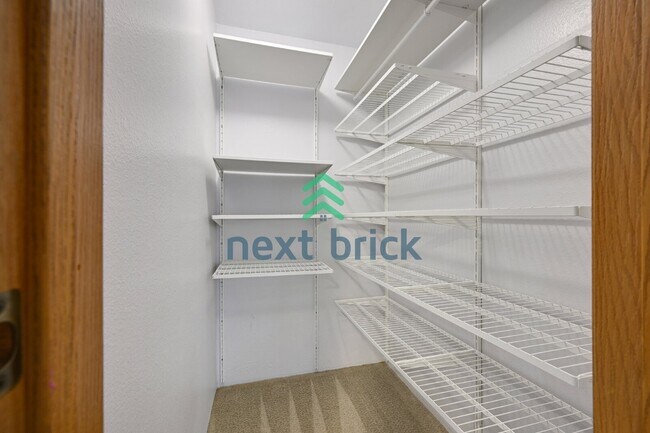 Building Photo - 2 Bedroom, 2 Bathroom Condominium Available for Rent