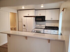 Building Photo - 3330 E Baywater