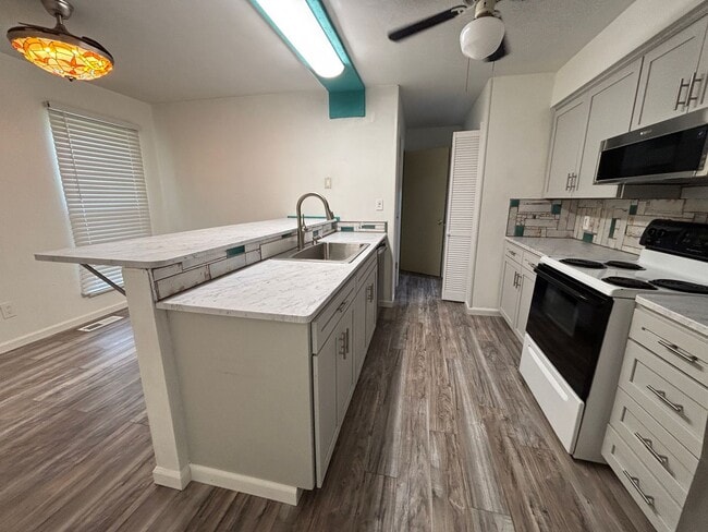 Building Photo - 6421 Orchard View Ln