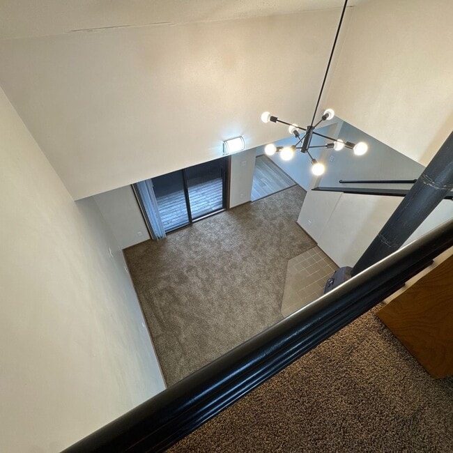 Building Photo - Stylish 1-Bedroom Apartment with Luxurious Updates in a Serene Setting