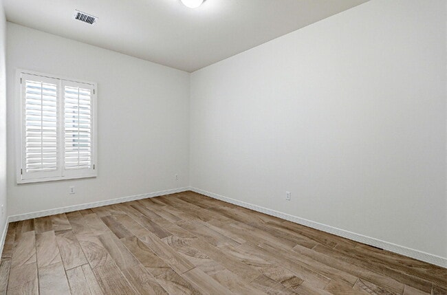 Building Photo - 3 bedroom 2 bath with washer and dryer in 79928
