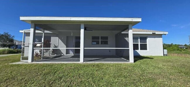 Building Photo - 1509 Sara Ave S