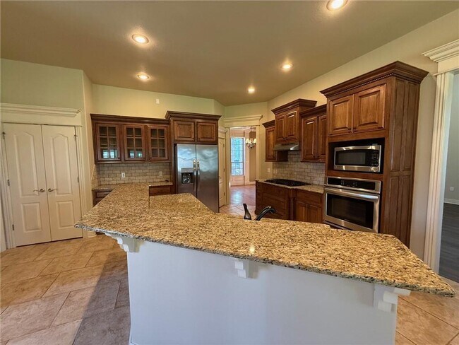 Building Photo - 609 N Tournament Dr