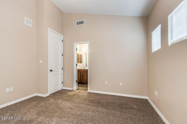Building Photo - 228 Flor Scabiosa Dr