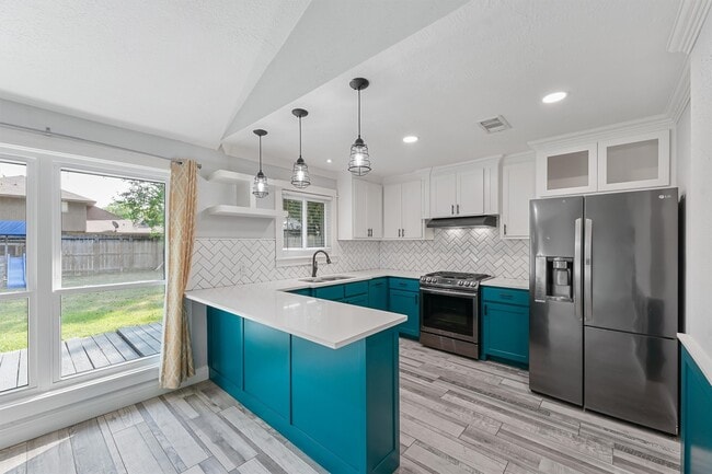 Building Photo - 16906 Rolling Acres Dr