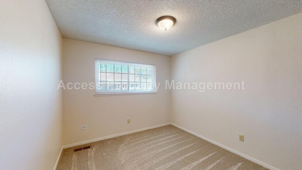 Building Photo - 1441 Montclair Dr