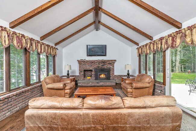 Building Photo - 451 River Rd