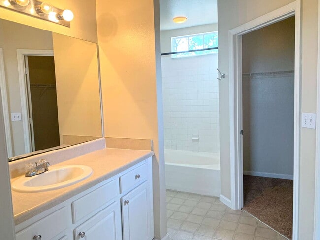 Building Photo - 3BR | 2 BA | 1-Car Las Palmas Townhome