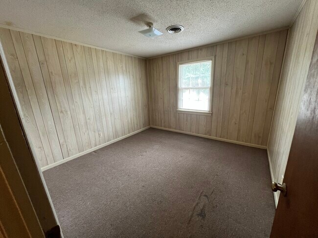 Building Photo - 2208 Candlewood Dr SW