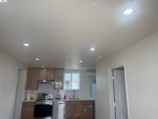 Building Photo - 1632 Wayne Ave