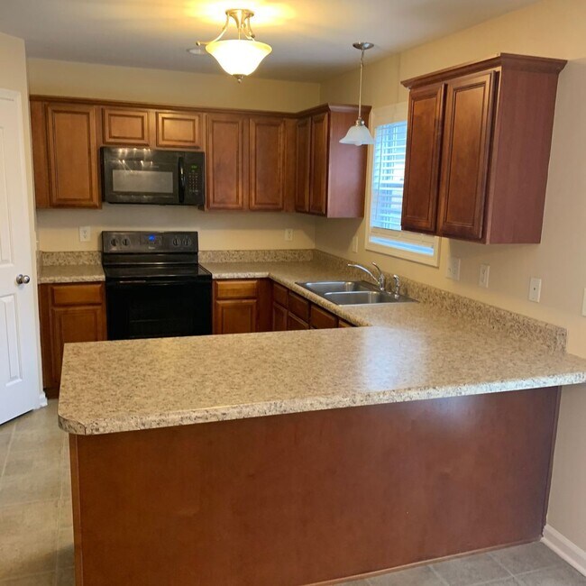 Building Photo - Coming Soon! Nice 3 bedroom house in convenient location