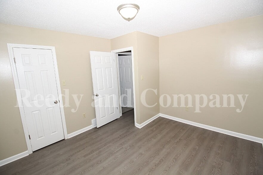 Building Photo - 6761 Blue Spruce Dr