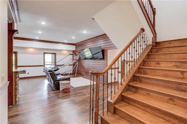 Building Photo - 2870 Roanoke Rd