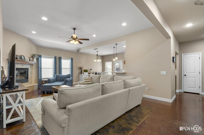 Building Photo - 7 Freedom Cir